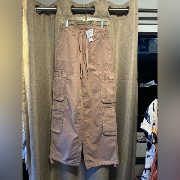 American Eagle Outfitters Pants - NWT American Eagle Convertible Jogger Cargo Pants